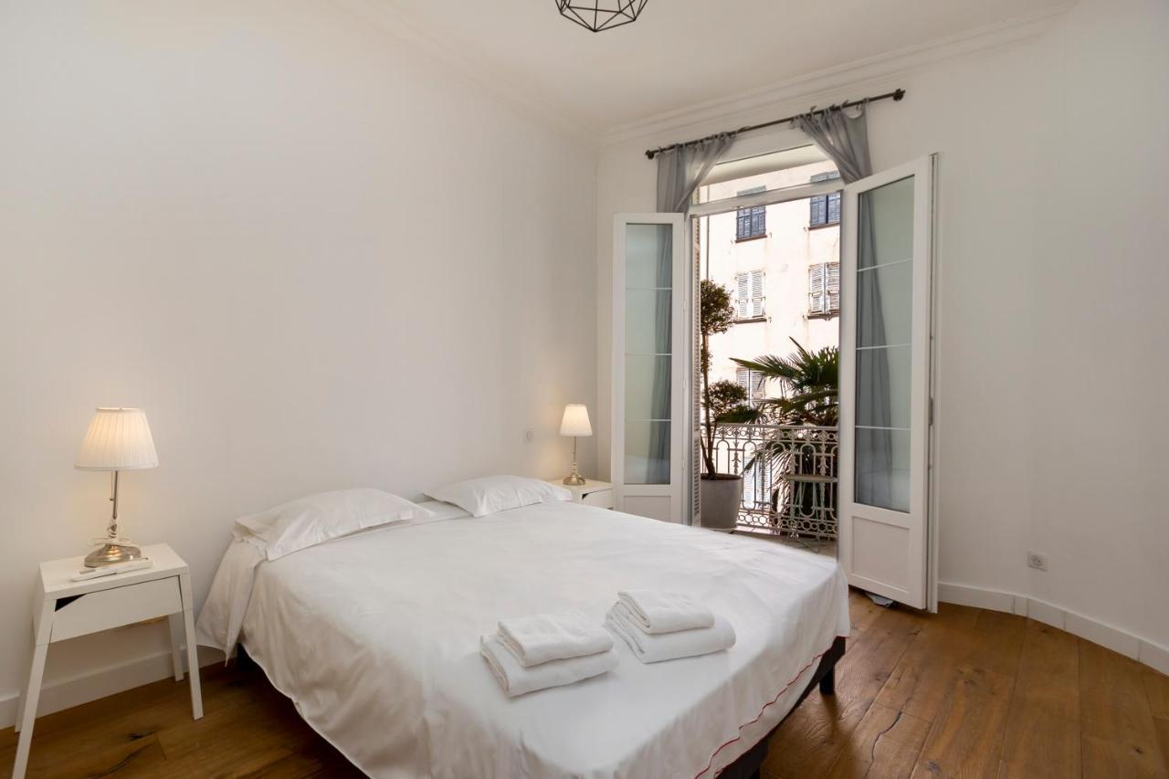 אז'אקסיו Les Suites R Bonaparte - Appartements De Standing Au Coeur De La Vieille Ville Pietonne מראה חיצוני תמונה