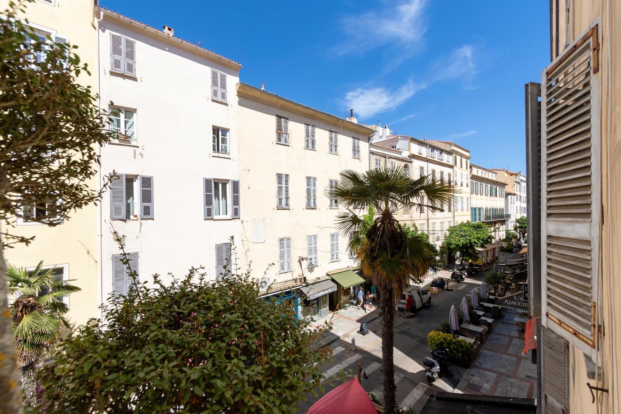 אז'אקסיו Les Suites R Bonaparte - Appartements De Standing Au Coeur De La Vieille Ville Pietonne מראה חיצוני תמונה